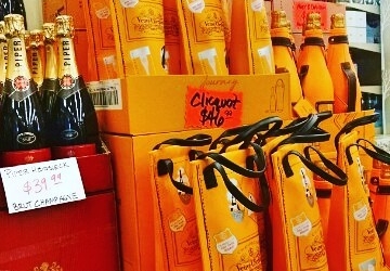 #Champagne on sale @calandrosmkt Perkins!! @piperheidsieckus @veuveclicquot @moetchandon #bubbles #alwaystimeforchampagne