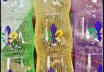 New Wine-Oh glasses @calandrosmkt Perkins just in time for #mardigras #wine #services #socute #drinkup