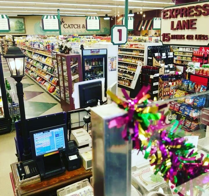 It’s a #mardigrasmorning @calandrosmkt! #mardigras #decorations #carnivaltree #kingcakes #bakery