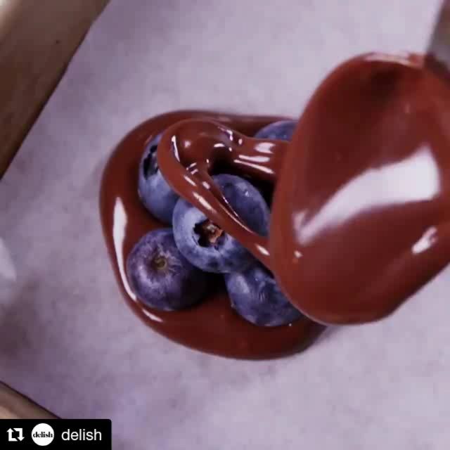 We just couldn’t resist a repost on this. Man those look simple and good! #blueberryclusters…