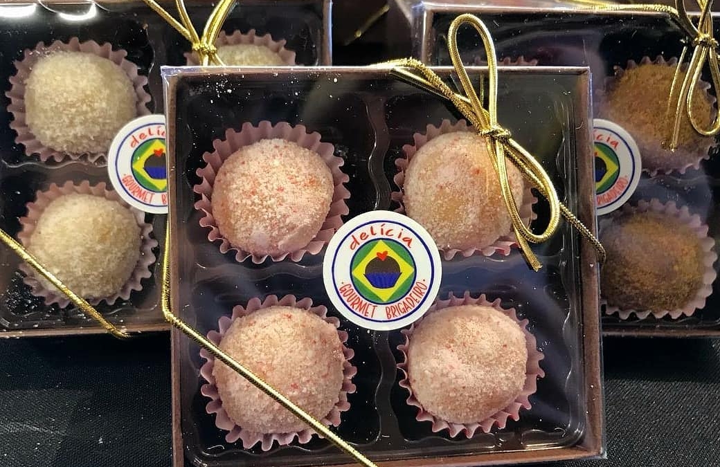 @delicia_brigadeiro is here @ Calandro’s Perkins RIGHT NOW until 7p sampling handcrafted #xmasflavors. Need we…