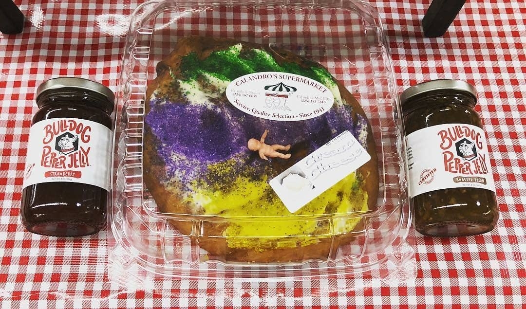 @calandrosmkt #kingcakes with @bulldogpepperjelly infused? #yesplease! . Repost from @bulldogpepperjelly: Customize your #kingcake with your…