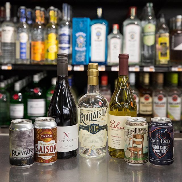 Daydreaming about #happyhour already ?!? Yea, us too !! We’re gearing up for #whitelightnight at…