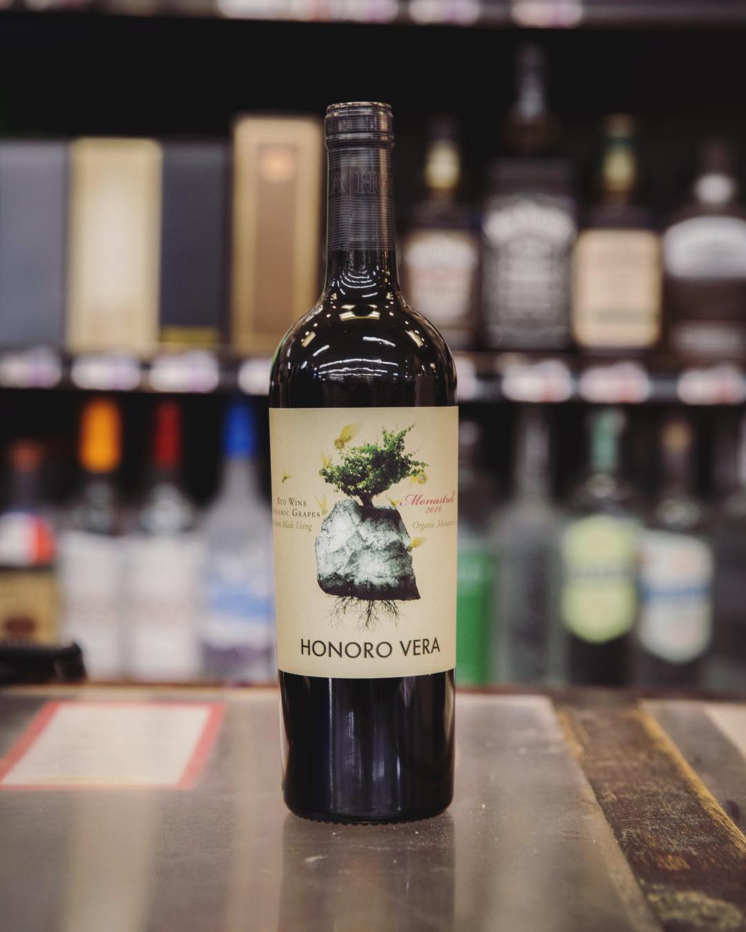 It’s the first installment of #wineofthemonth for 2019 🎉 and this Honera Vera Spanish red…
