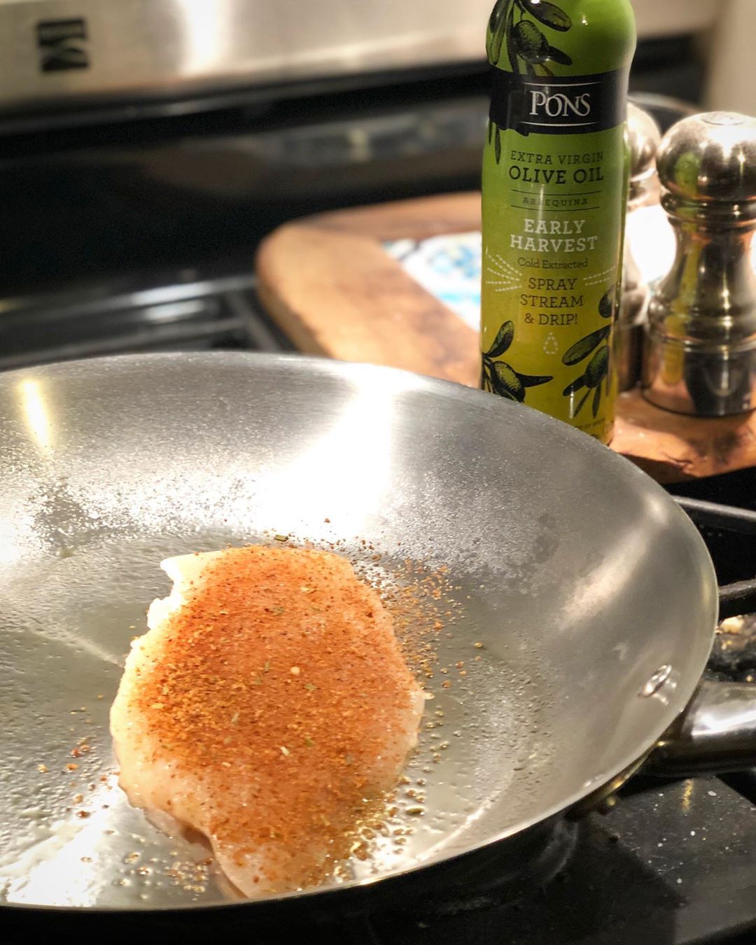 Cooking with #evoo made easier with this aerosol spray version from @ponsoliveoil !! It’s a…