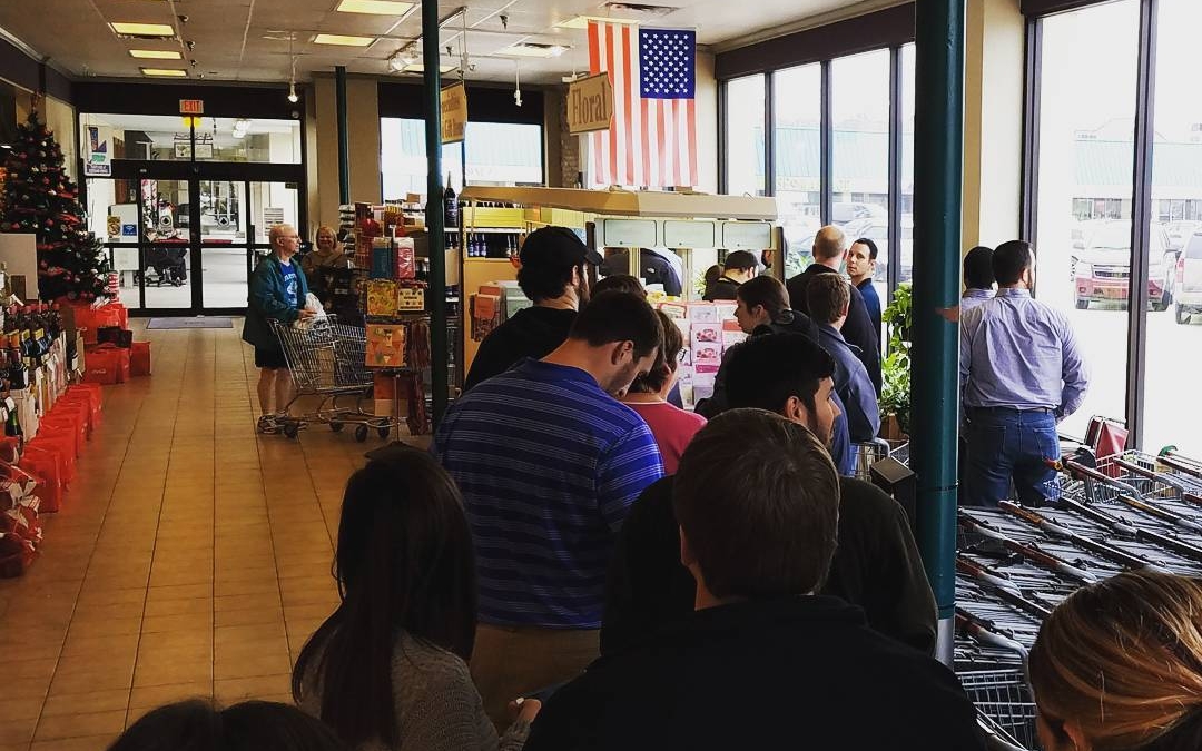 Line out to the door for #OpusVert and fresh #doubledryhopped #Envie from @parishbrewingco & @oskarblues…