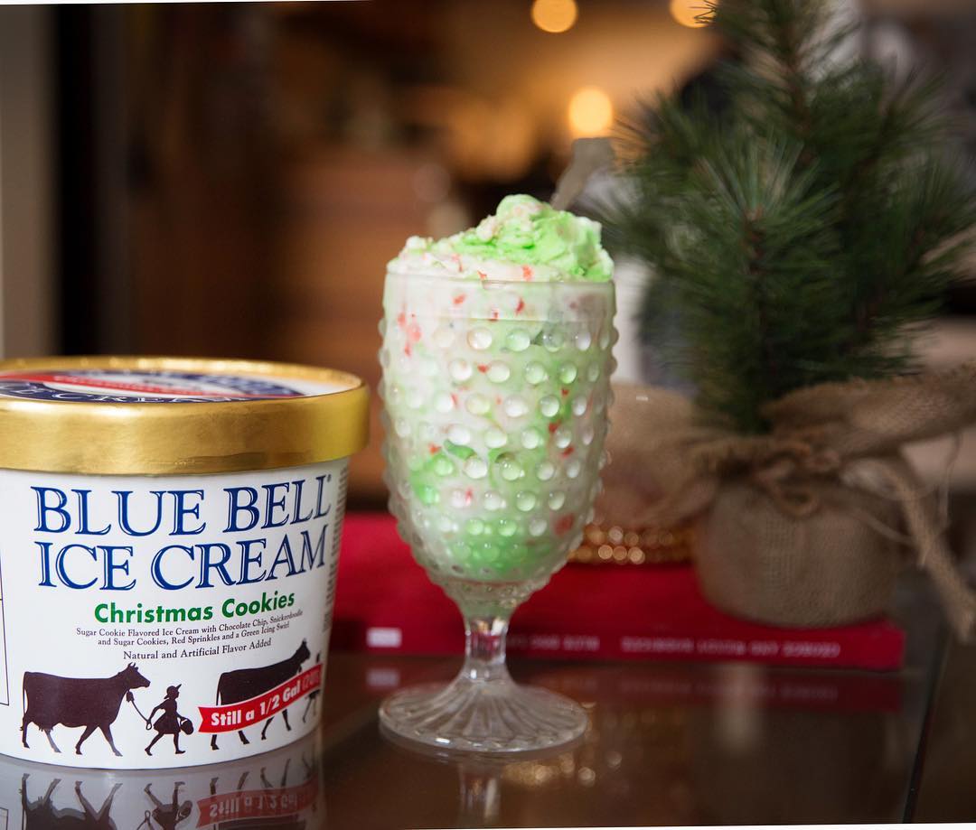 Have you ever wondered what Christmas tastes like ?!? Well @bluebellicecream has sure figured it…
