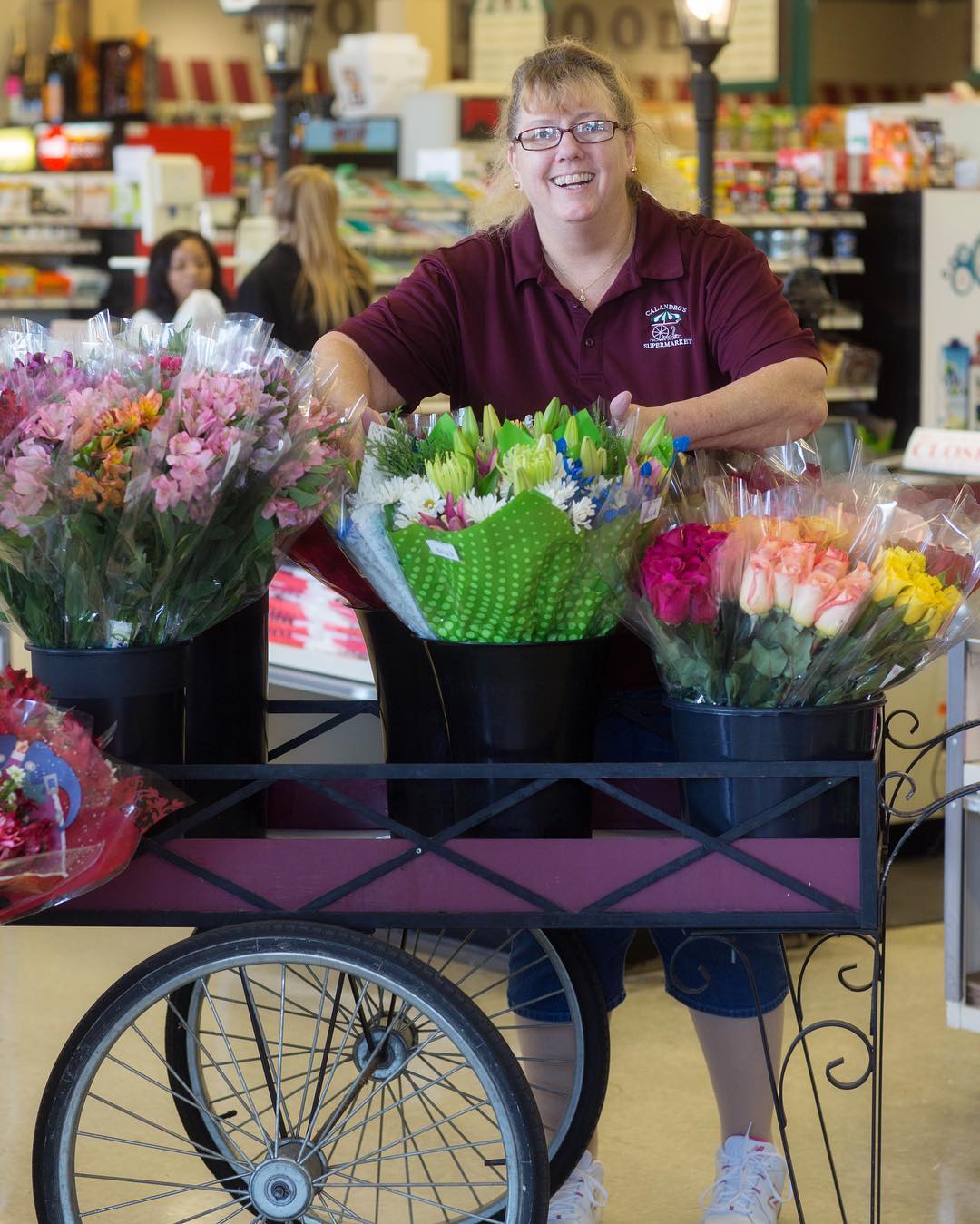 Meet Terri. She makes things pretty at our Calandro’s Perkins Rd location in our floral…