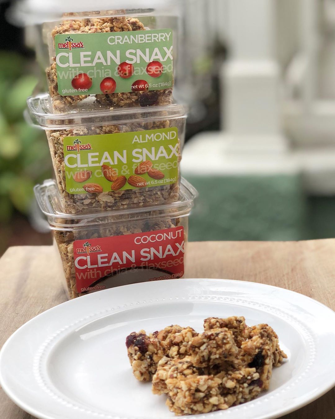 In a snack rut ?! Check out these @clean_snax granola bites made with chia and…