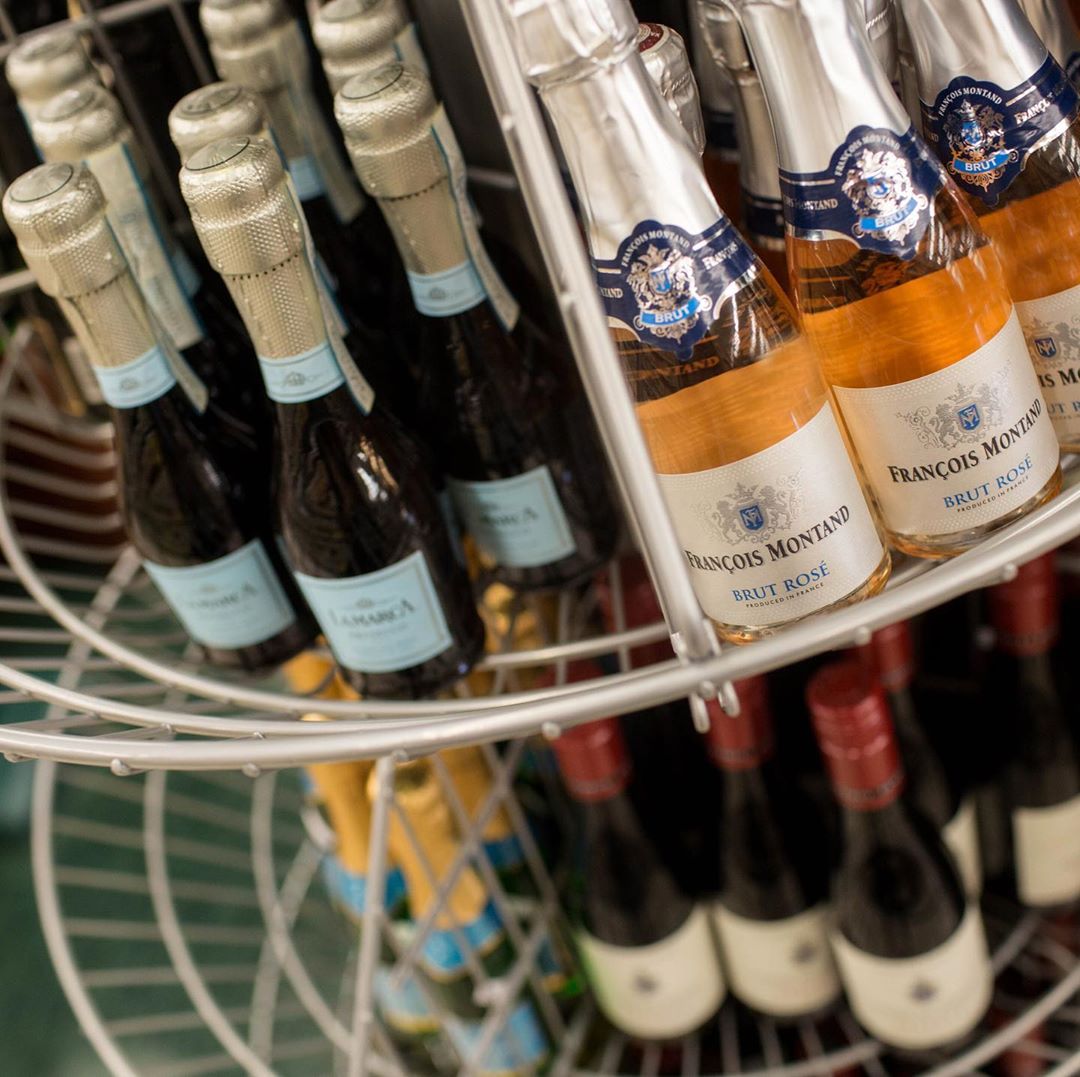 Last minute stop into Calandro’s for some bubbly on your way to next year !!…