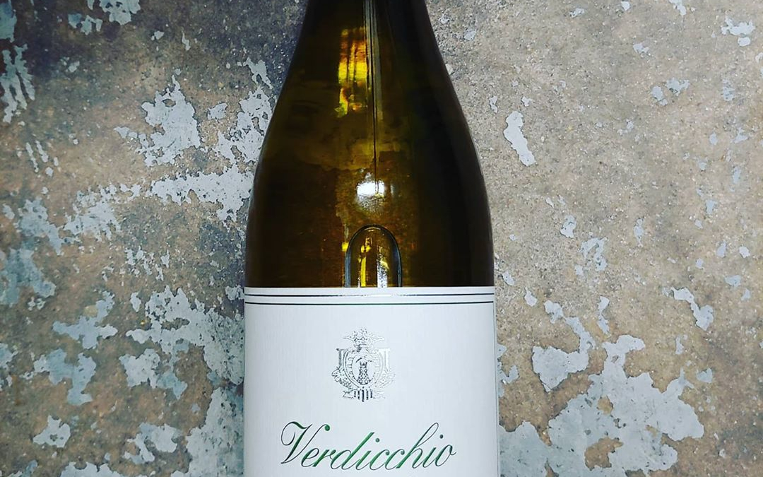 May 2020 #wineofthemonth Azienda Santa Barbara Verrdichio is a lean, crisp, spritzy white from the…